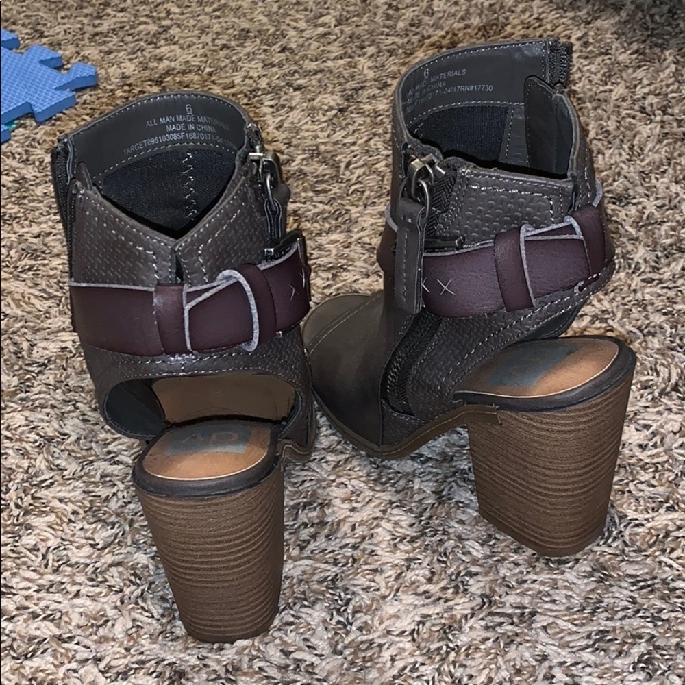 Boots - Picture 4 of 4